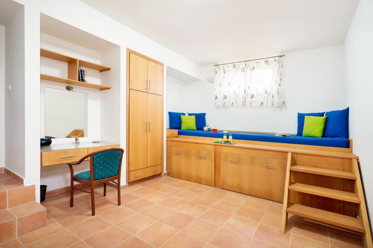 Beachfront Villa Turquoise With Private Pool, Bbq And Ping Pong Table Chania  Zewnętrze zdjęcie