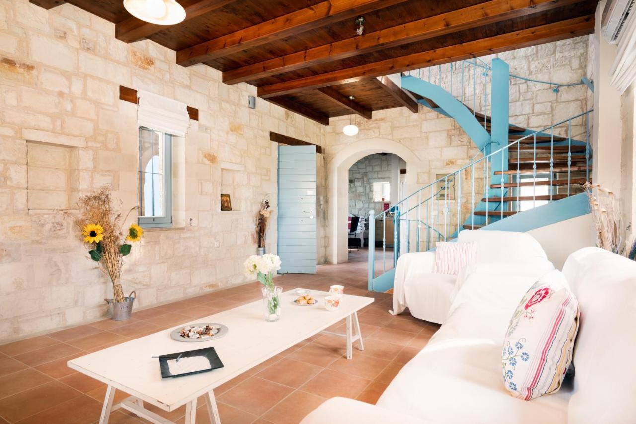 Beachfront Villa Turquoise With Private Pool, Bbq And Ping Pong Table Chania  Zewnętrze zdjęcie