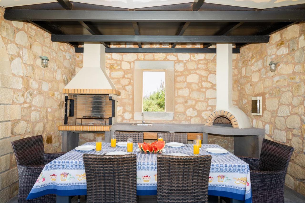 Beachfront Villa Turquoise With Private Pool, Bbq And Ping Pong Table Chania  Zewnętrze zdjęcie
